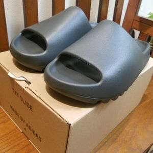 New Yeezy Adidas Size 11 Men's Slides Dark Onyx